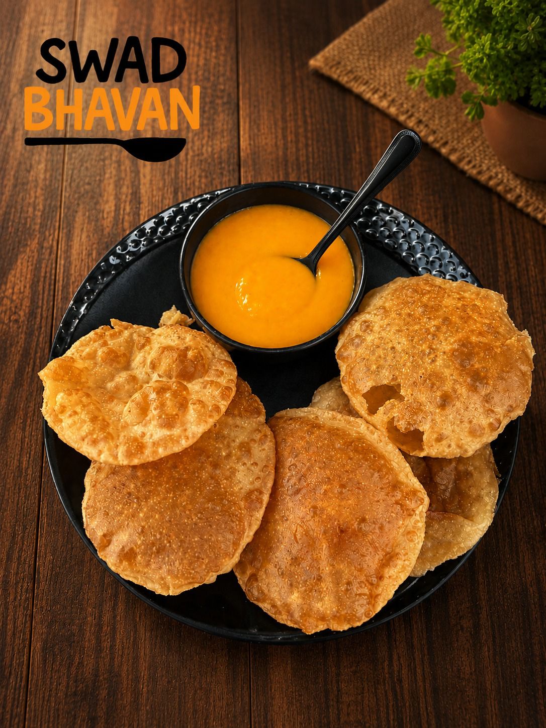 Aam Ras with hot pooris